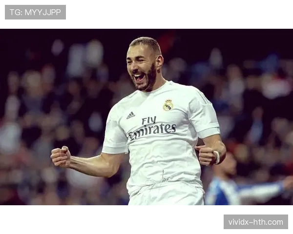 本泽马：从团队球员到金球奖得主的荣誉跃迁分析