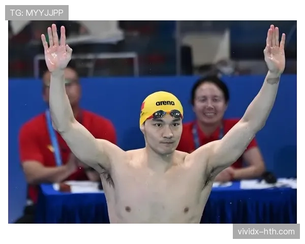 徐嘉余训练间隙居然刷起了奢侈品牌，泳池边的样子谁敢跟普通打工人比？